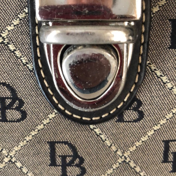 Authentic Dooney & Bourke purse. - Picture 3 of 8